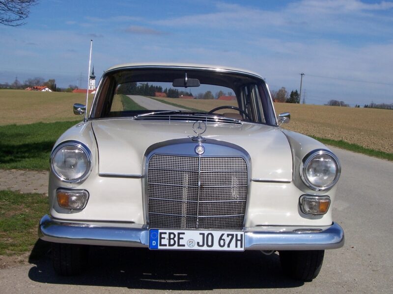 Mercedes Benz 200 Heckflosse