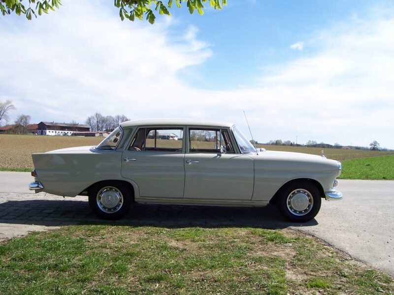 Mercedes Benz 200 Heckflosse