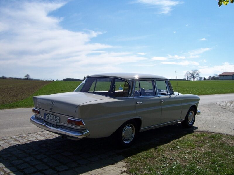 Mercedes Benz 200 Heckflosse