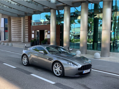 Aston Martin Vantage V8